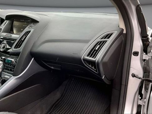 Used 2012 Ford Focus Titanium FWD image 26
