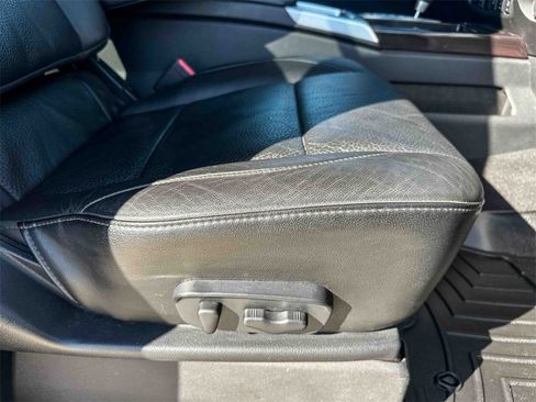 Used 2014 Nissan Titan SL image 23