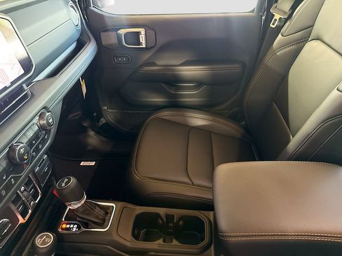New 2026 Jeep Wrangler Unlimited Sahara AWD/4WD image 25
