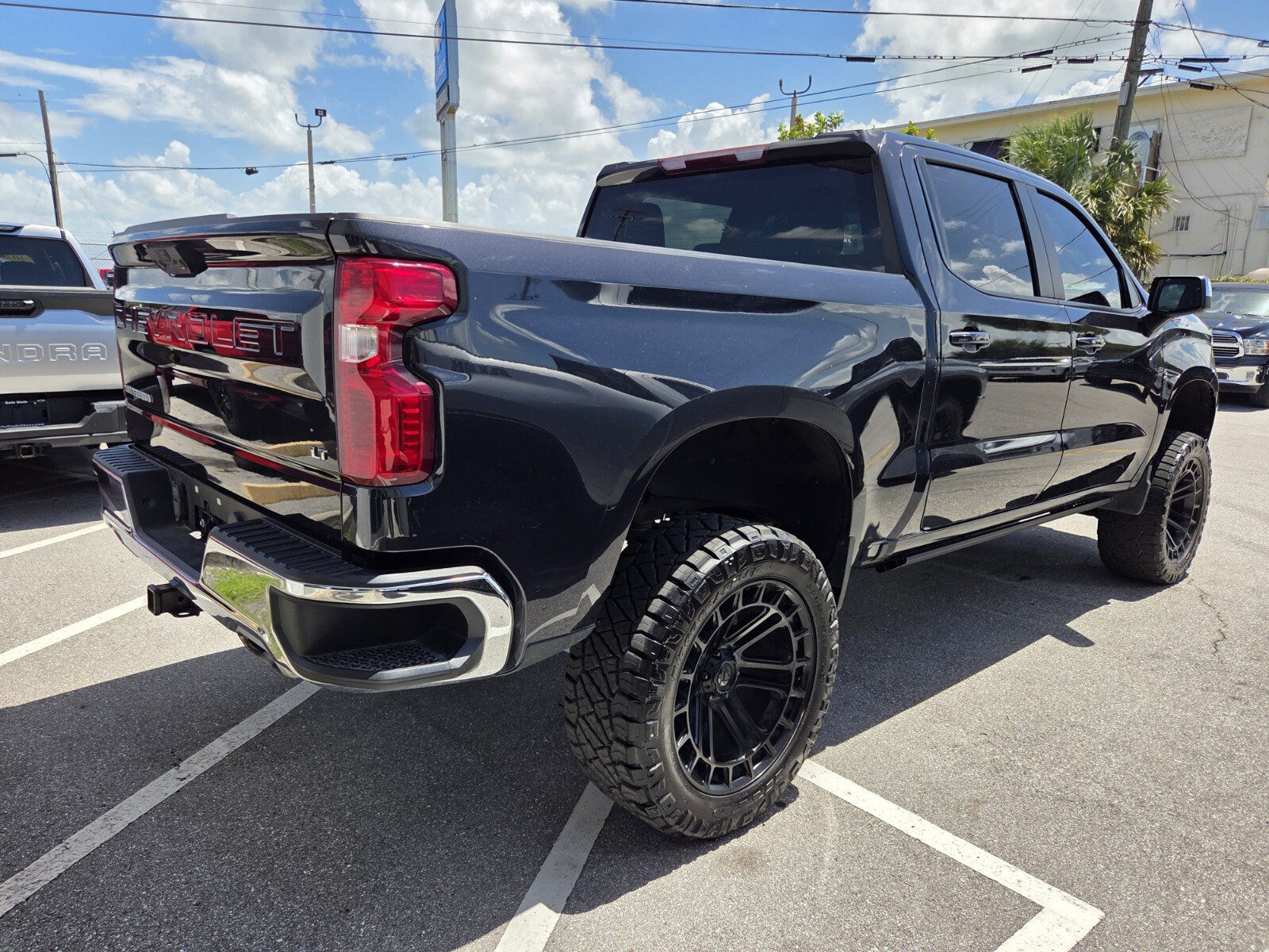 Used 2024 Chevrolet Silverado 1500 LT AWD/4WD image 5