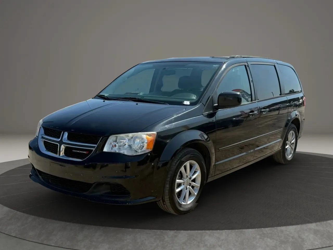 Used 2015 Dodge Grand Caravan SXT FWD image 3