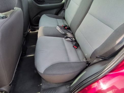 Used 2004 Ford Escape XLS image 19