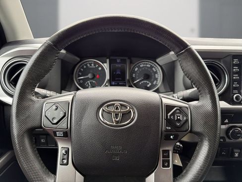Used 2021 Toyota Tacoma SR5 AWD/4WD image 18