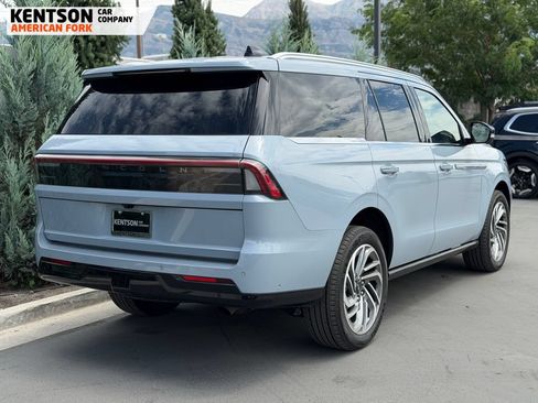Used 2025 Lincoln Navigator Reserve AWD/4WD image 8