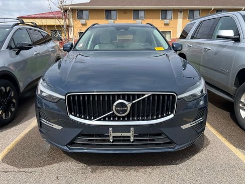 Used 2022 Volvo XC60 B5 Momentum w/ Advanced Package AWD/4WD image 2