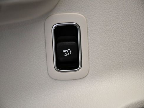 Used 2025 Mercedes-Benz GLA 250 4MATIC image 36