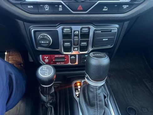 Used 2024 Jeep Gladiator Sport AWD/4WD image 8