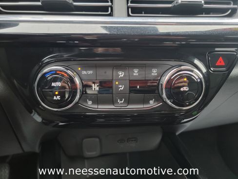 Used 2025 Chevrolet Trax RS image 23