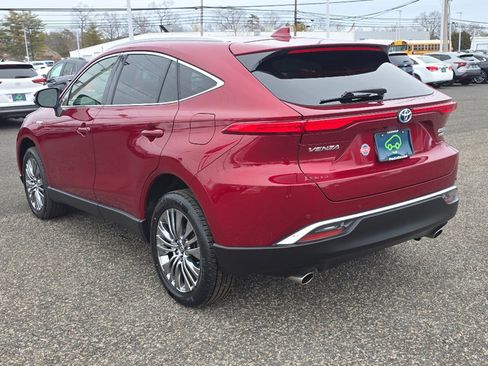 Used 2021 Toyota Venza Limited image 11