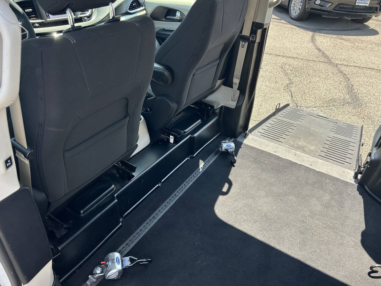 Used 2022 Chrysler Voyager LX FWD image 24