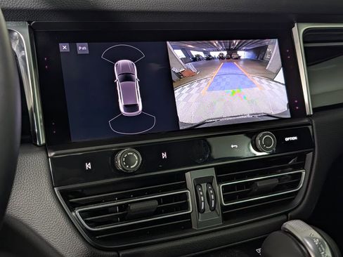 Used 2025 Porsche Macan image 29