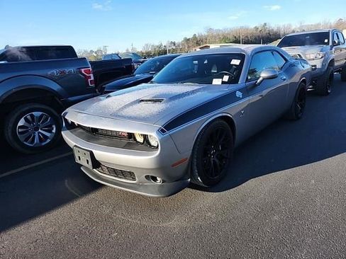 Used 2017 Dodge Challenger R/T Scat Pack w/ Dynamics Package image 2