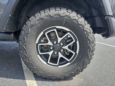 Used 2025 Jeep Wrangler Unlimited Rubicon AWD/4WD image 9