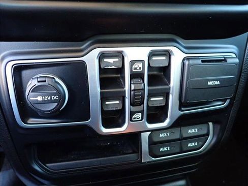 Used 2020 Jeep Wrangler Unlimited Sahara image 18