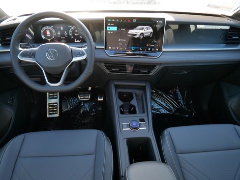 New 2026 Volkswagen Tiguan SE R-Line image 8