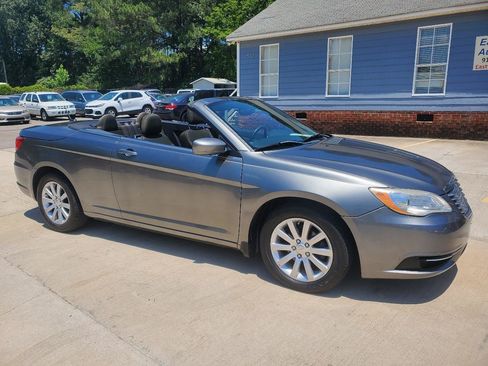 Used 2012 Chrysler 200 Touring FWD image 3