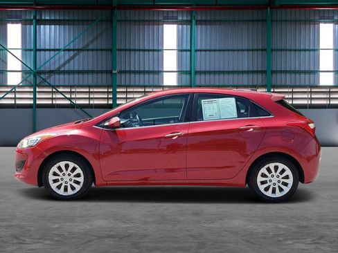 Used 2016 Hyundai Elantra GT FWD image 2