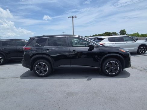 Certified 2024 Nissan Rogue SV FWD image 4