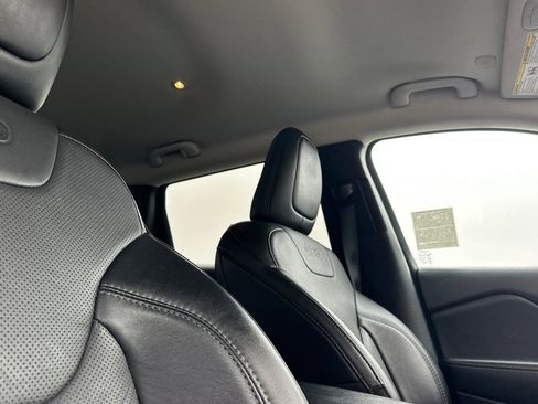 Used 2023 Jeep Cherokee Altitude Lux image 17