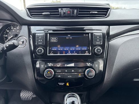 Used 2021 Nissan Rogue Sport SV image 23