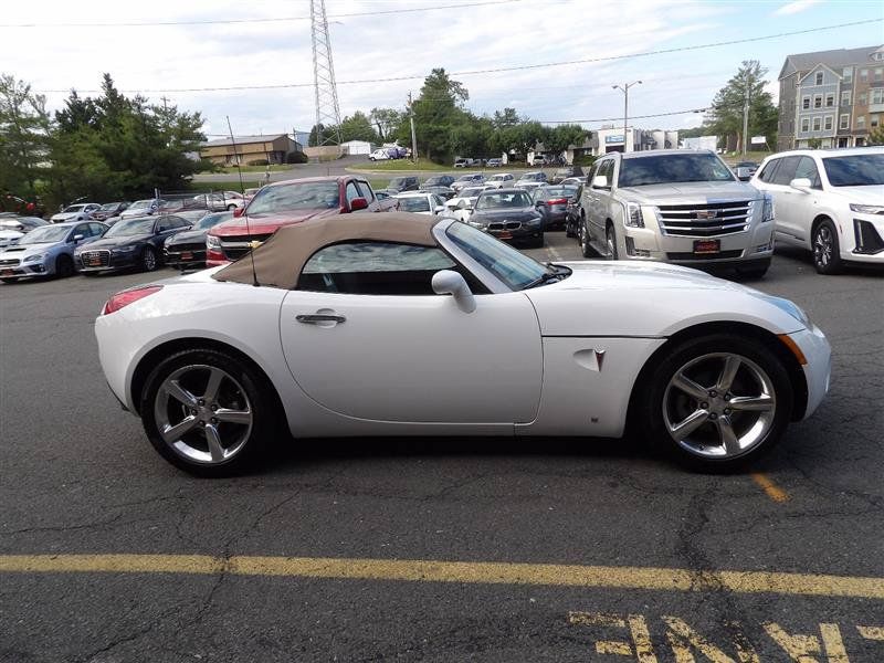 Used 2009 Pontiac Solstice Convertible RWD image 6