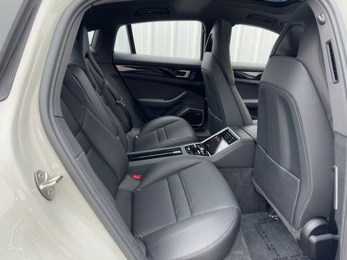 Used 2022 Porsche Panamera 4S w/ Premium Package image 47