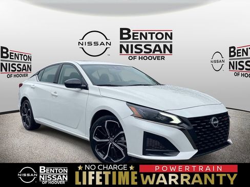 Used 2023 Nissan Altima 2.5 SR w/ SR Premium Package AWD/4WD image 1