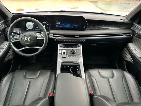 Used 2024 Hyundai Palisade Calligraphy image 3