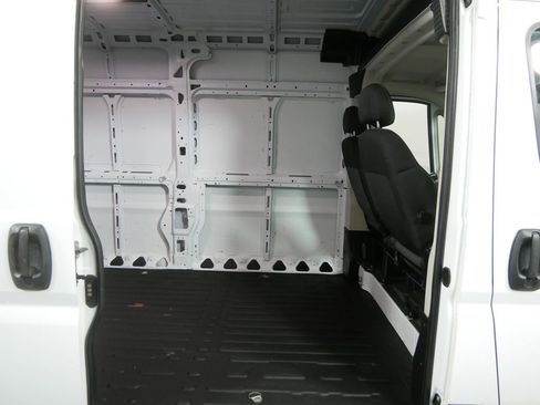 Used 2021 RAM ProMaster 2500 w/ Convenience Group image 3