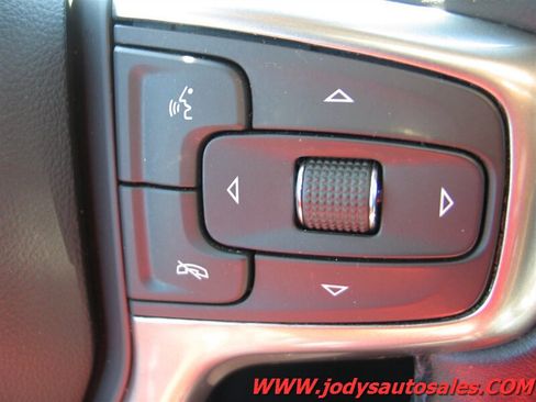 Used 2022 Chevrolet Silverado 2500 LT w/ Convenience Package AWD/4WD image 12
