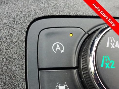Used 2023 Chevrolet Traverse LT AWD/4WD image 19