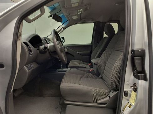 Used 2015 Nissan Frontier SV w/ SV Value Truck Package AWD/4WD image 5