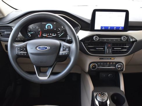 Used 2020 Ford Escape SE FWD image 3