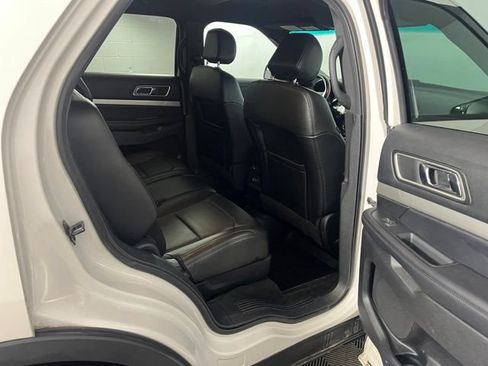 Used 2016 Ford Explorer XLT w/ Equipment Group 202A AWD/4WD image 12