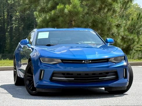 Used 2017 Chevrolet Camaro LT RWD image 4