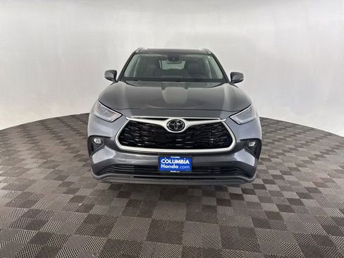 Used 2022 Toyota Highlander XLE image 2