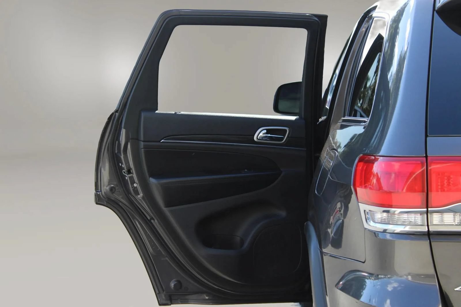 Used 2019 Jeep Grand Cherokee Limited AWD/4WD image 12