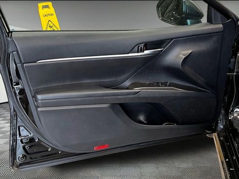 Used 2023 Toyota Camry SE w/ Cold Weather Package image 9