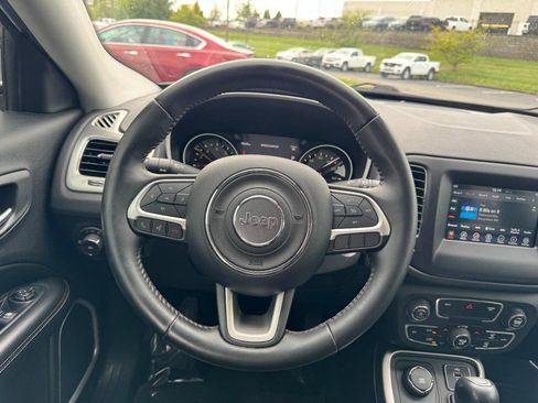 Used 2018 Jeep Compass Latitude w/ Popular Equipment Group AWD/4WD image 12