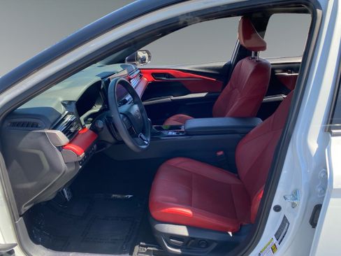 Used 2025 Toyota Camry XSE AWD/4WD image 9