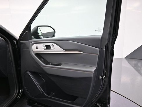 New 2025 Ford Explorer Active image 30