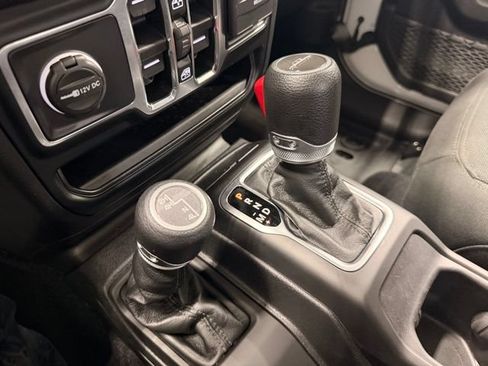 Used 2023 Jeep Gladiator Sport AWD/4WD image 38