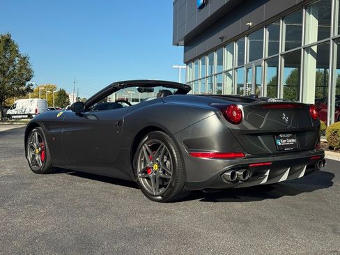 Used 2016 Ferrari California T image 5