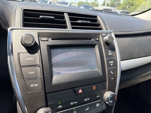 Used 2017 Toyota Camry SE w/ Moonroof Package FWD image 25