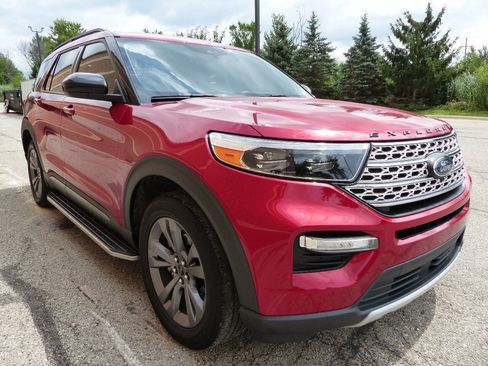 Used 2022 Ford Explorer XLT w/ Equipment Group 202A AWD/4WD image 13