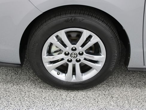 Used 2023 Toyota Sienna XSE w/ XSE Plus Package AWD/4WD image 11