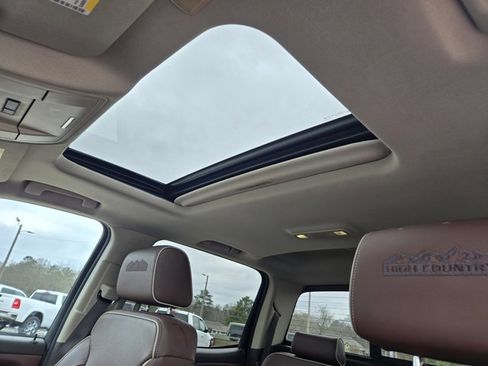 Used 2016 Chevrolet Silverado 1500 High Country w/ High Country Premium Package image 16