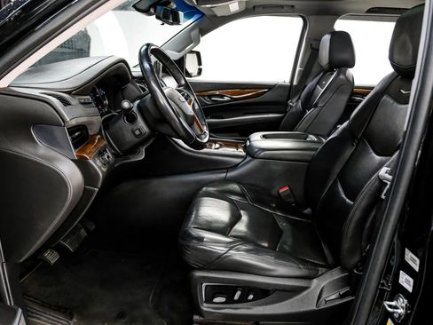 Used 2020 Cadillac Escalade ESV Luxury RWD image 4