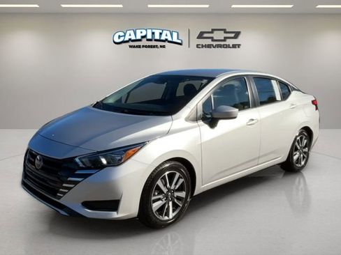Used 2023 Nissan Versa SV image 1