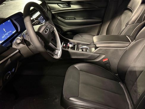 Used 2024 Jeep Grand Cherokee Altitude AWD/4WD image 23